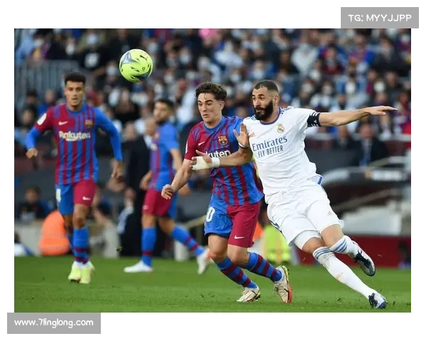 巴萨与皇马竞争关系的演变与影响分析:足球场上的宿敌之争 巴萨与皇马竞争关系的演变与影响分析:足球场上的宿敌之争