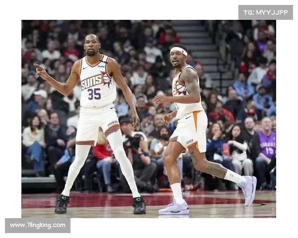 布克在比赛中的表现对球队战术调整与胜负走势的深远影响分析